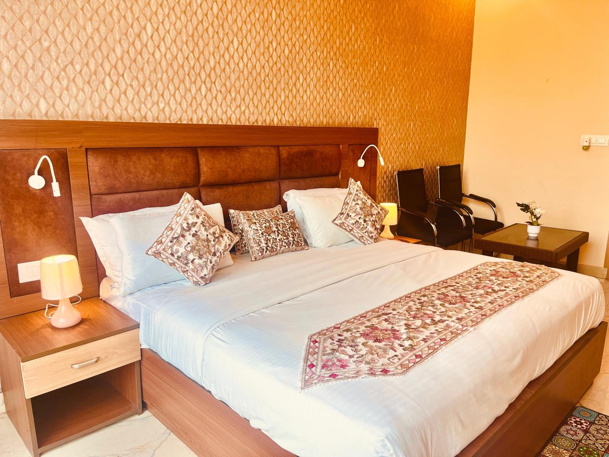 Heaven Resort Ayodhya Zewnętrze zdjęcie