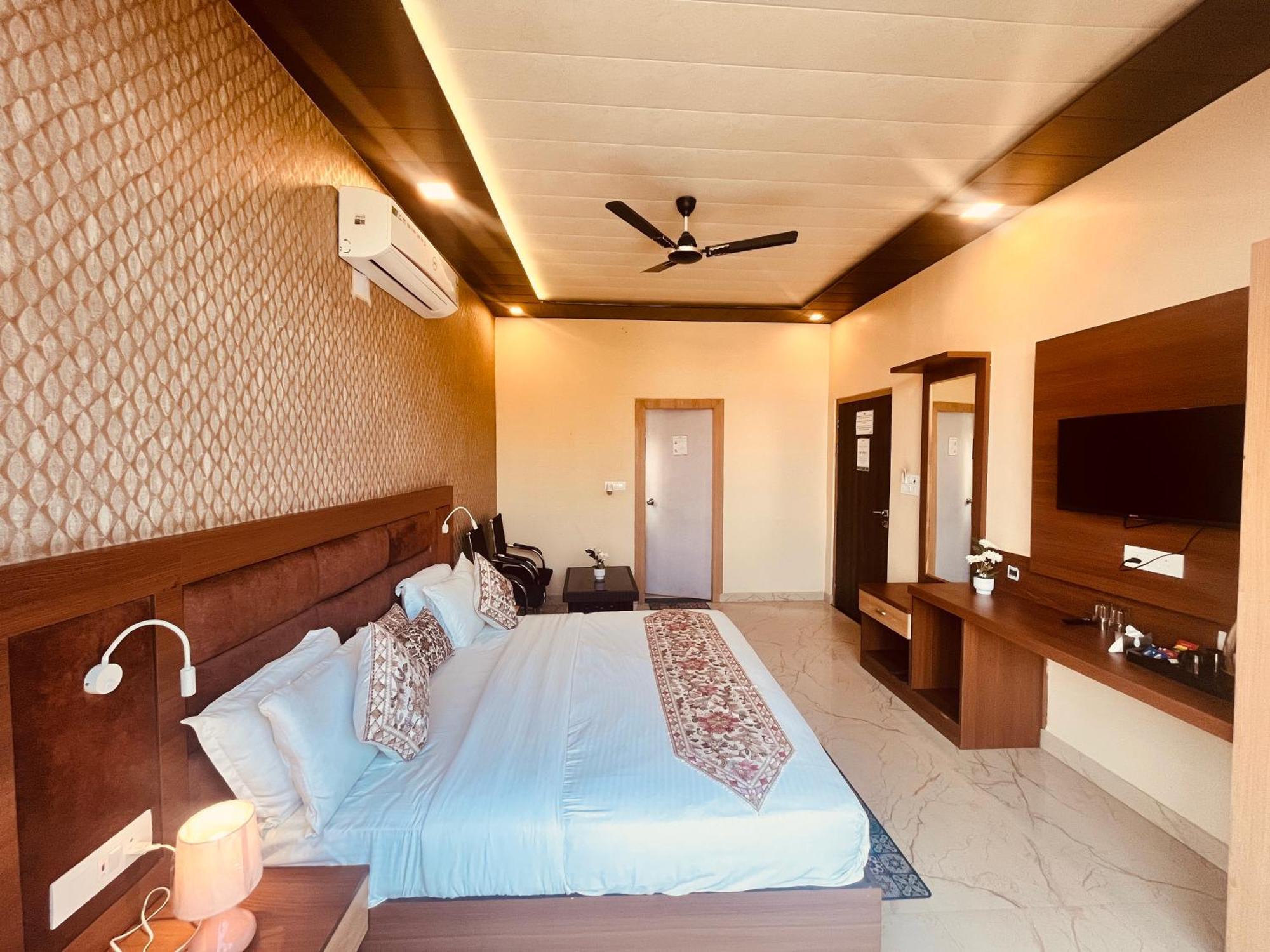 Heaven Resort Ayodhya Zewnętrze zdjęcie