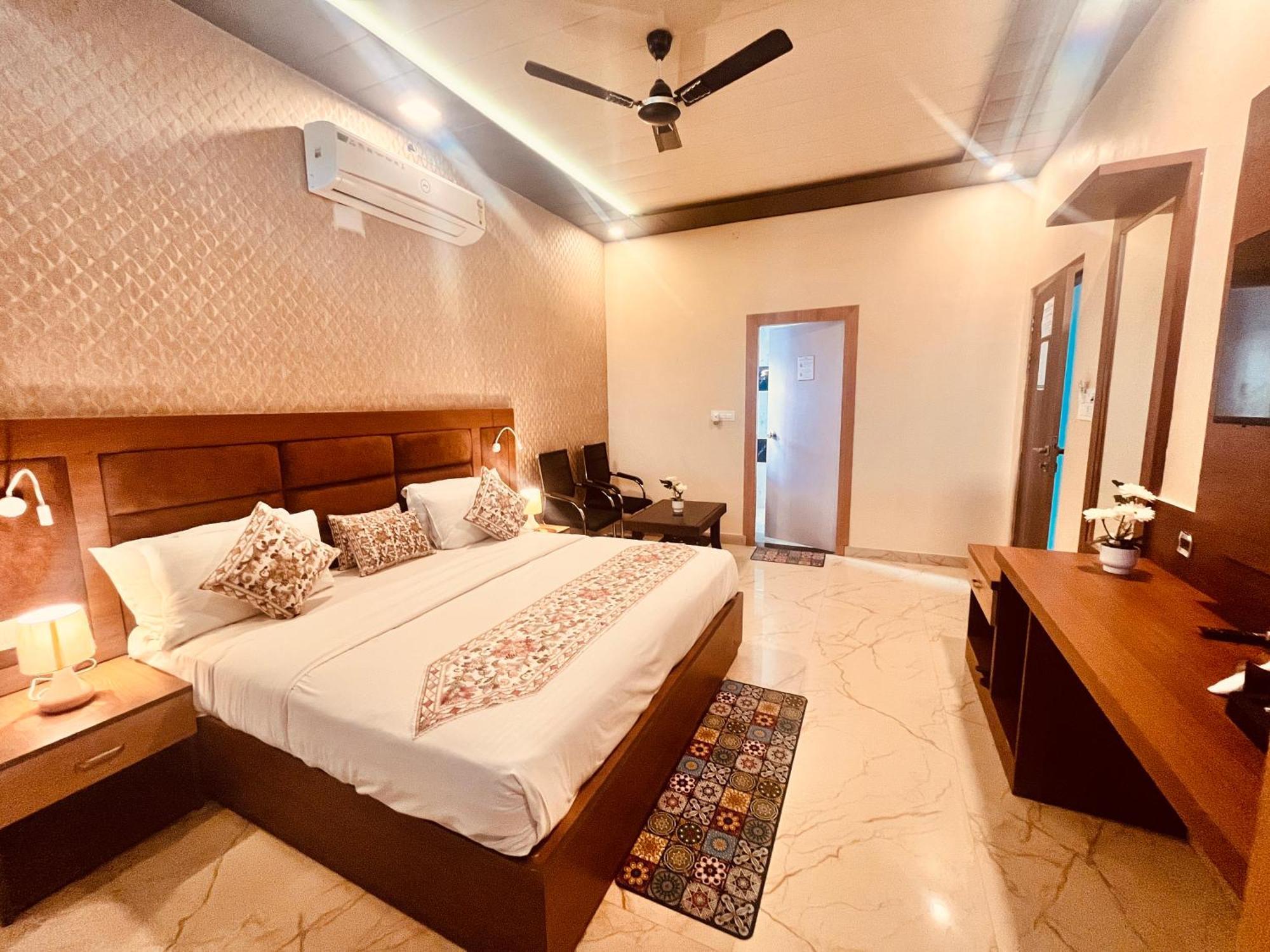 Heaven Resort Ayodhya Zewnętrze zdjęcie