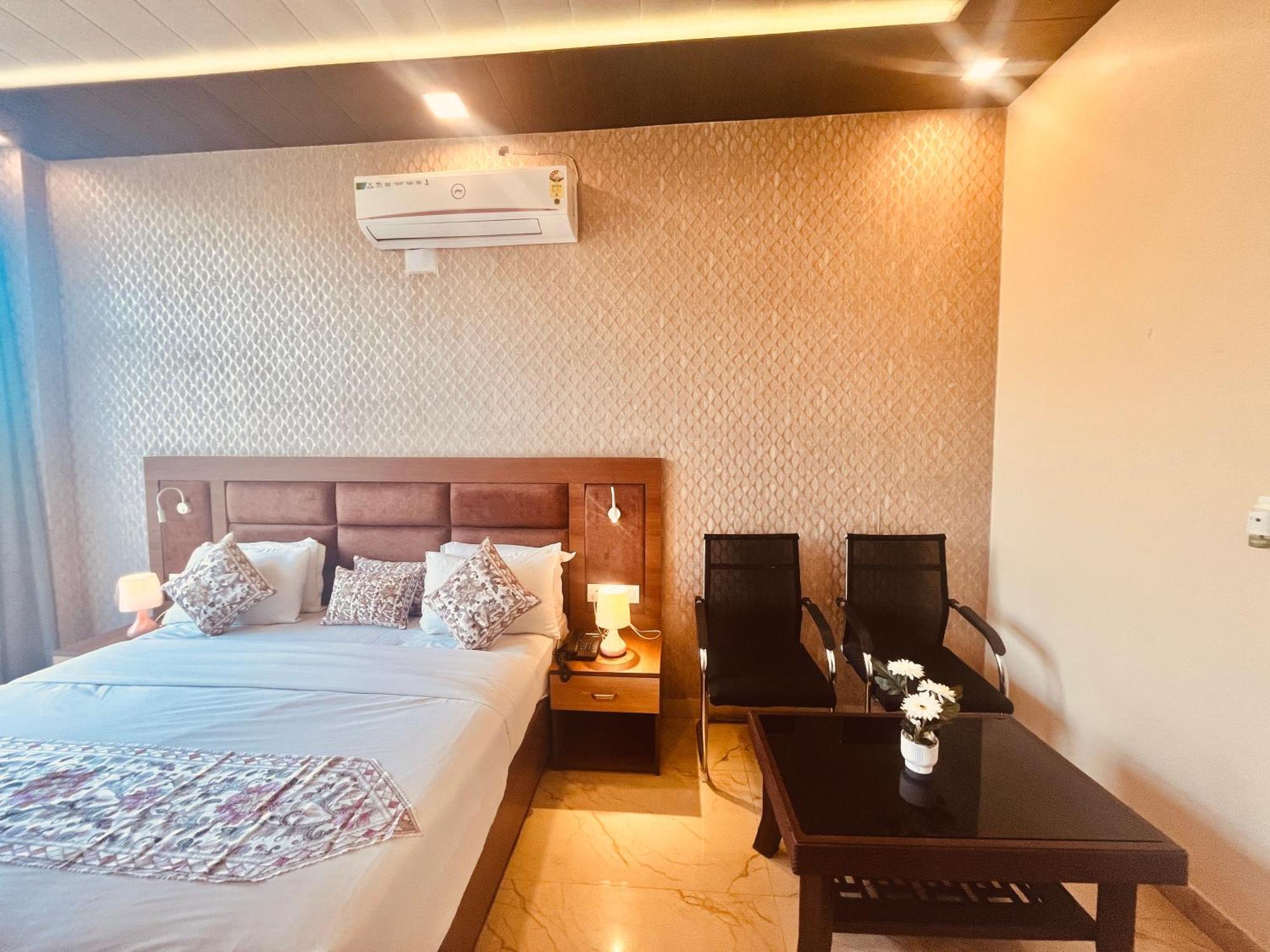 Heaven Resort Ayodhya Zewnętrze zdjęcie