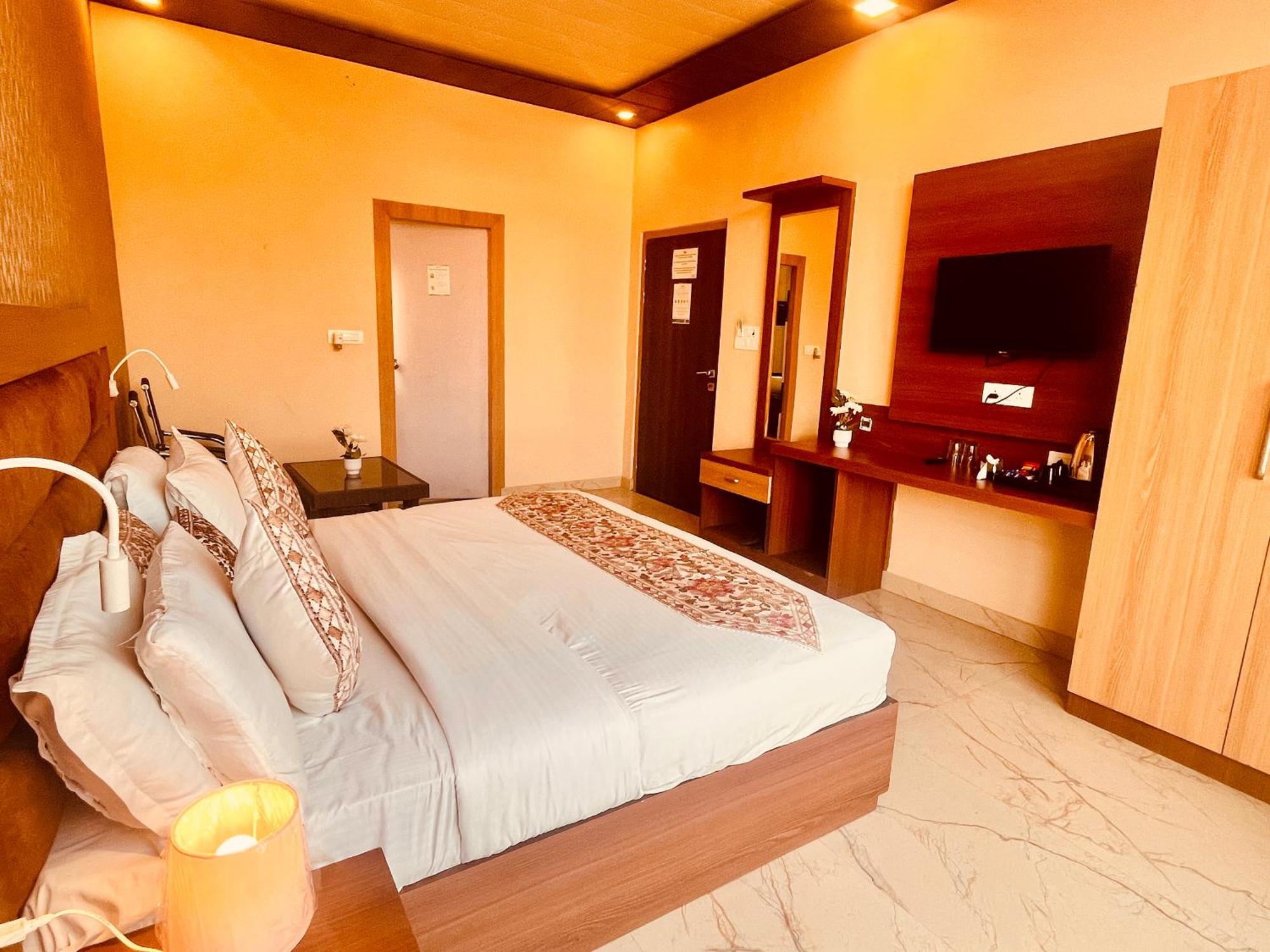 Heaven Resort Ayodhya Zewnętrze zdjęcie