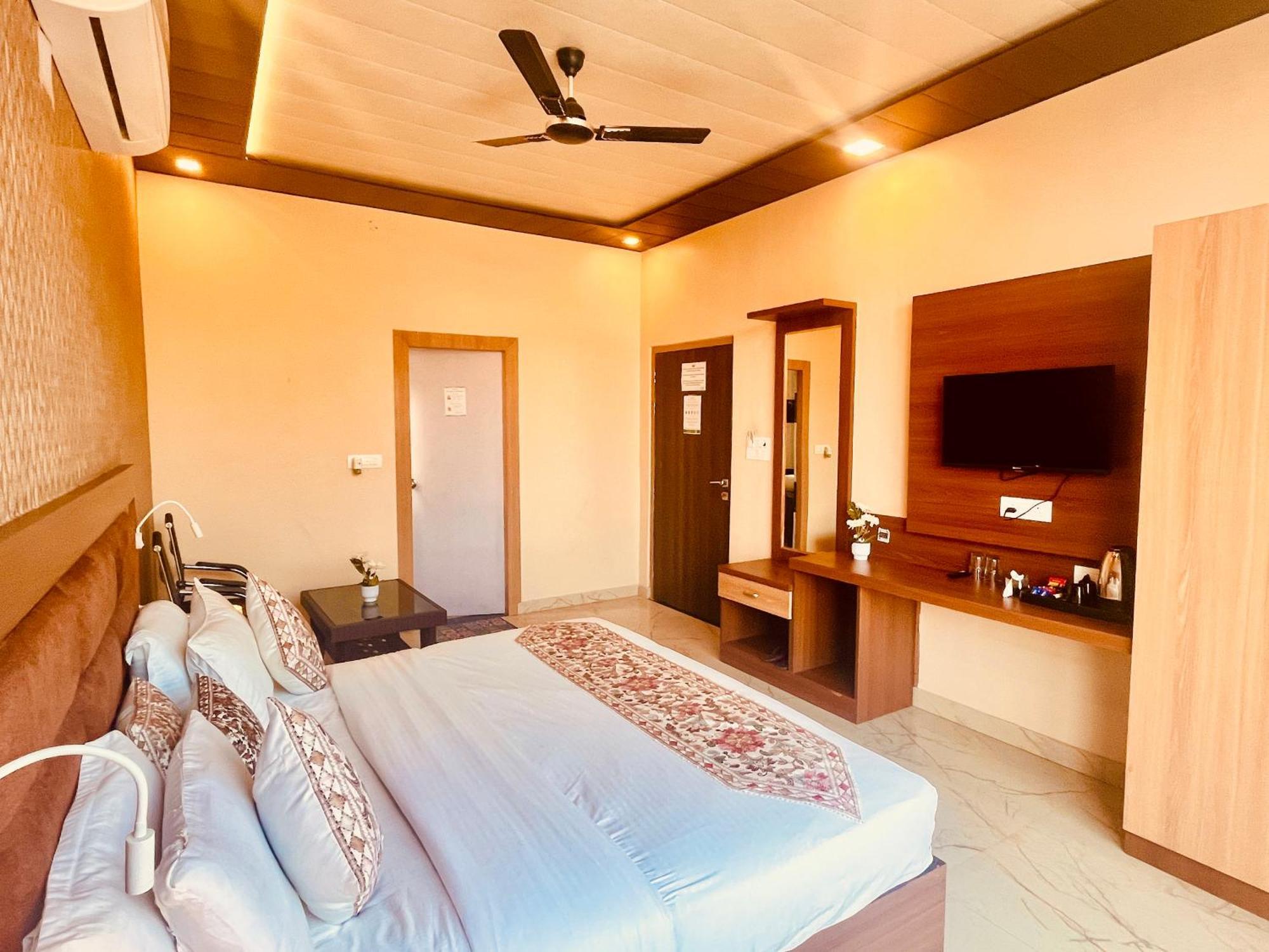 Heaven Resort Ayodhya Zewnętrze zdjęcie